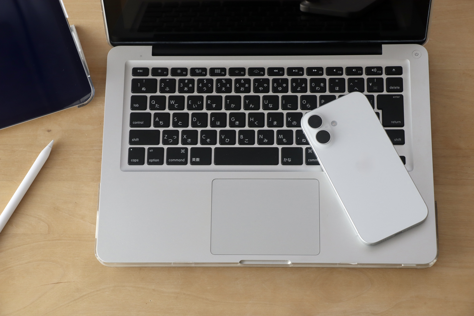 スマホとノートPCでテザリング接続するイメージ