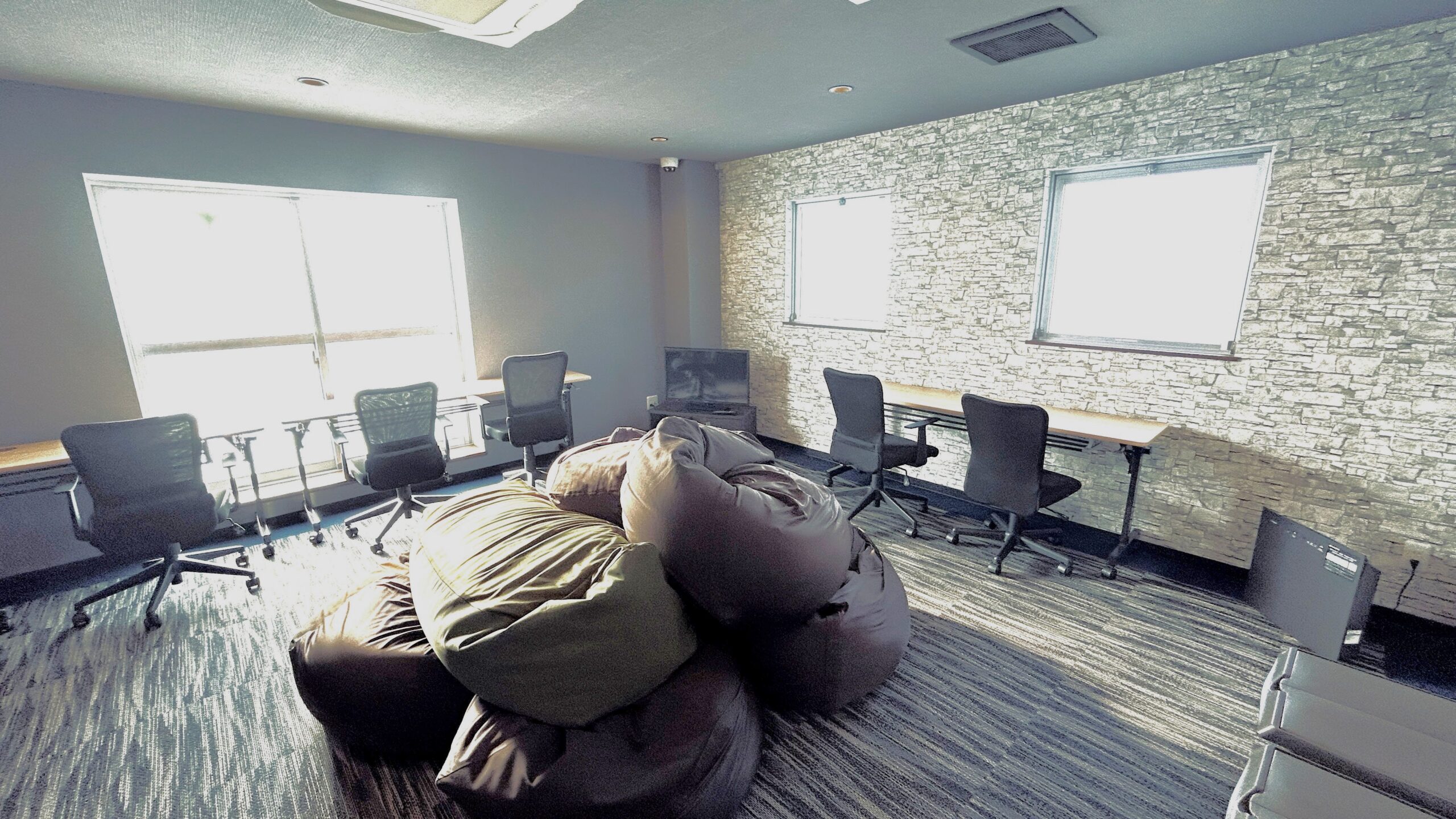 コンテニュー二条城北 ワークスペース全景