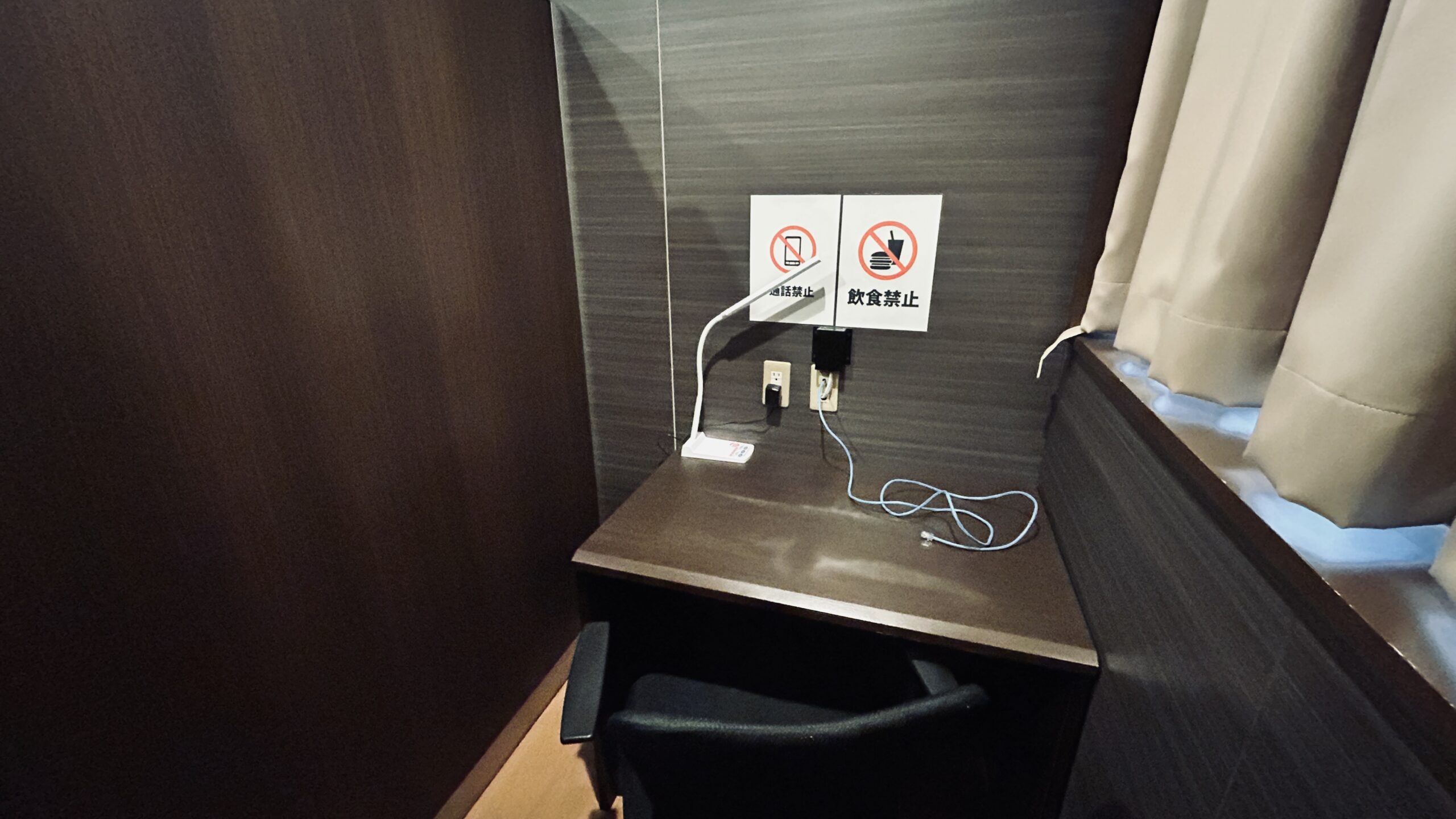 ルーマプラザ 作業スペース デスク全景